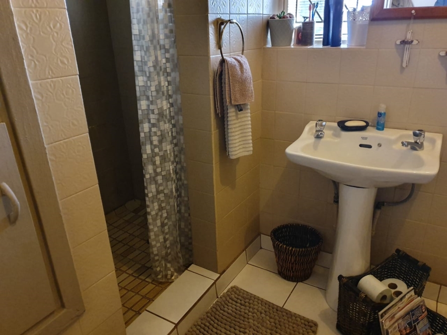 To Let 4 Bedroom Property for Rent in Jordania Free State